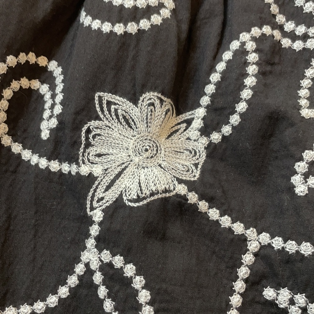 hazel White Embroidered Black A-line Skirt | M - Picture 4 of 6
